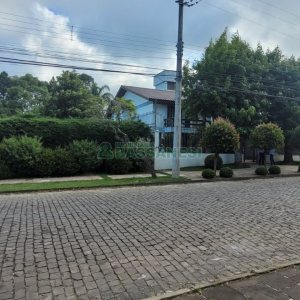 Casa com 672m², 4 dormitórios, 5 vagas, no bairro Bela Vista em Caxias do Sul para Comprar