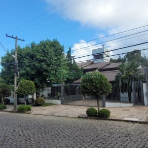 Casa com 672m², 4 dormitórios, 5 vagas, no bairro Bela Vista em Caxias do Sul para Comprar