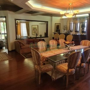 Casa com 672m², 4 dormitórios, 5 vagas, no bairro Bela Vista em Caxias do Sul para Comprar
