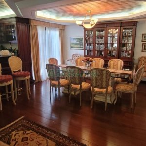 Casa com 672m², 4 dormitórios, 5 vagas, no bairro Bela Vista em Caxias do Sul para Comprar