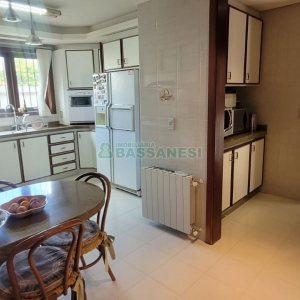 Casa com 672m², 4 dormitórios, 5 vagas, no bairro Bela Vista em Caxias do Sul para Comprar