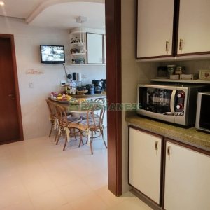 Casa com 672m², 4 dormitórios, 5 vagas, no bairro Bela Vista em Caxias do Sul para Comprar