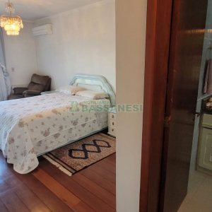 Casa com 672m², 4 dormitórios, 5 vagas, no bairro Bela Vista em Caxias do Sul para Comprar