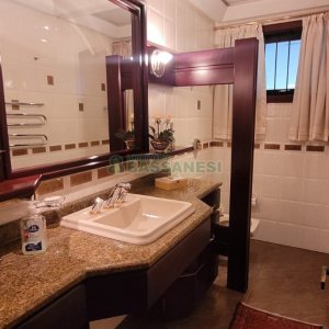 Casa com 672m², 4 dormitórios, 5 vagas, no bairro Bela Vista em Caxias do Sul para Comprar