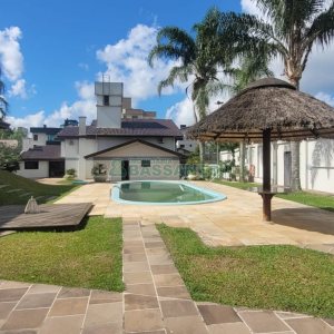 Casa com 672m², 4 dormitórios, 5 vagas, no bairro Bela Vista em Caxias do Sul para Comprar