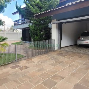 Casa com 672m², 4 dormitórios, 5 vagas, no bairro Bela Vista em Caxias do Sul para Comprar