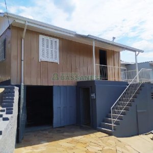 Casa com 90m², 2 dormitórios, 2 vagas, no bairro Planalto em Caxias do Sul para Comprar