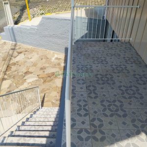 Casa com 90m², 2 dormitórios, 2 vagas, no bairro Planalto em Caxias do Sul para Comprar