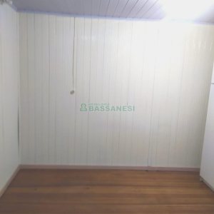 Casa com 90m², 2 dormitórios, 2 vagas, no bairro Planalto em Caxias do Sul para Comprar