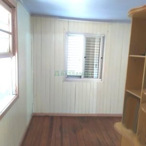 Casa com 90m², 2 dormitórios, 2 vagas, no bairro Planalto em Caxias do Sul para Comprar