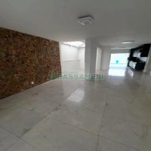Casa com 215m², 3 dormitórios, 2 vagas, no bairro Bela Vista em Caxias do Sul para Alugar