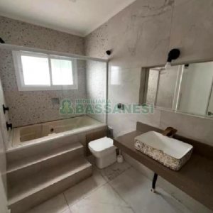 Casa com 215m², 3 dormitórios, 2 vagas, no bairro Bela Vista em Caxias do Sul para Alugar