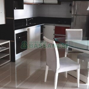 Apto Mobiliado com 93m², 2 dormitórios, 2 vagas, no bairro Cinqüentenário em Caxias do Sul para Alugar
