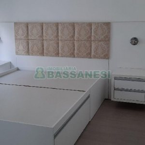Apto Mobiliado com 93m², 2 dormitórios, 2 vagas, no bairro Cinqüentenário em Caxias do Sul para Alugar