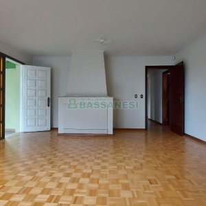 Casa com 283m², 5 dormitórios, 3 vagas, no bairro Jardim América em Caxias do Sul para Alugar ou Comprar