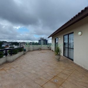 Apto/Cobertura com 328m², 3 dormitórios, 4 vagas, no bairro De Lazzer em Caxias do Sul para Comprar