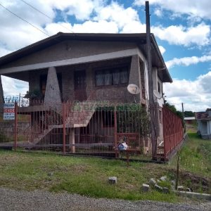 Casa com 168m², 5 dormitórios, 2 vagas, no bairro Pedras Brancas em São Marcos para Comprar