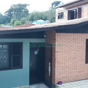 Casa, 5 dormitórios, 4 vagas, no bairro Cruzeiro em Caxias do Sul para Comprar