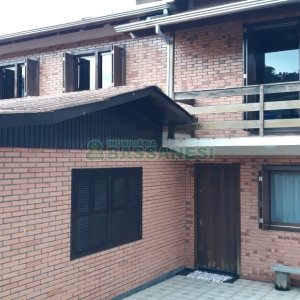 Casa, 5 dormitórios, 4 vagas, no bairro Cruzeiro em Caxias do Sul para Comprar