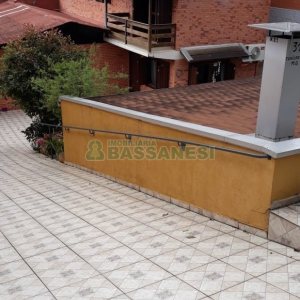 Casa, 5 dormitórios, 4 vagas, no bairro Cruzeiro em Caxias do Sul para Comprar