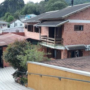 Casa, 5 dormitórios, 4 vagas, no bairro Cruzeiro em Caxias do Sul para Comprar