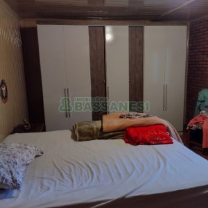 Casa, 5 dormitórios, 4 vagas, no bairro Cruzeiro em Caxias do Sul para Comprar