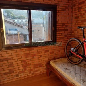 Casa, 5 dormitórios, 4 vagas, no bairro Cruzeiro em Caxias do Sul para Comprar