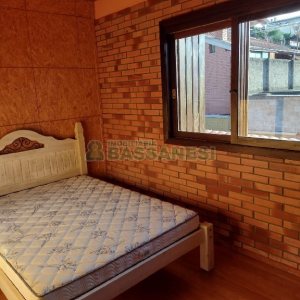 Casa, 5 dormitórios, 4 vagas, no bairro Cruzeiro em Caxias do Sul para Comprar