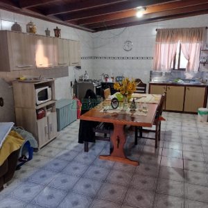 Casa, 5 dormitórios, 4 vagas, no bairro Cruzeiro em Caxias do Sul para Comprar