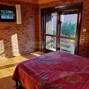 Casa, 5 dormitórios, 4 vagas, no bairro Cruzeiro em Caxias do Sul para Comprar