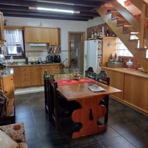 Casa, 5 dormitórios, 4 vagas, no bairro Cruzeiro em Caxias do Sul para Comprar