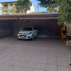 Casa, 5 dormitórios, 4 vagas, no bairro Cruzeiro em Caxias do Sul para Comprar