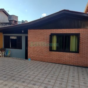 Casa, 5 dormitórios, 4 vagas, no bairro Cruzeiro em Caxias do Sul para Comprar