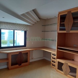 Apartamento, 3 dormitórios, 2 vagas, no bairro Centro em Caxias do Sul para Comprar