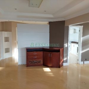 Apartamento, 3 dormitórios, 2 vagas, no bairro Centro em Caxias do Sul para Comprar