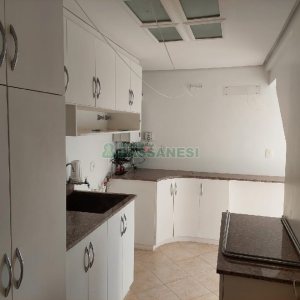 Apartamento, 3 dormitórios, 2 vagas, no bairro Centro em Caxias do Sul para Comprar