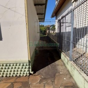 Casa com 85m², 3 dormitórios, 3 vagas, no bairro Santa Catarina em Caxias do Sul para Comprar