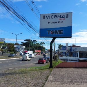 Loja com 400m², no bairro De Lazzer em Caxias do Sul para Alugar