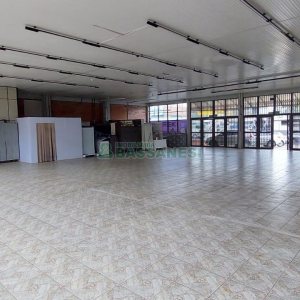 Loja com 400m², no bairro De Lazzer em Caxias do Sul para Alugar