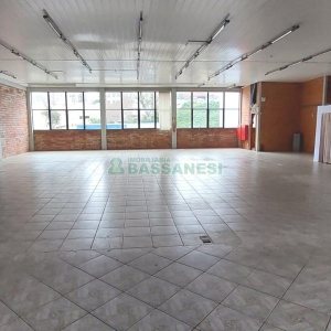 Loja com 400m², no bairro De Lazzer em Caxias do Sul para Alugar