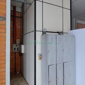 Loja com 400m², no bairro De Lazzer em Caxias do Sul para Alugar