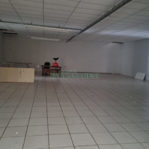 Pavilhão com 400m², no bairro Cruzeiro em Caxias do Sul para Comprar