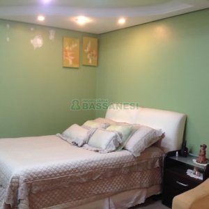 Pavilhão com 400m², no bairro Cruzeiro em Caxias do Sul para Comprar