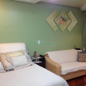 Pavilhão com 400m², no bairro Cruzeiro em Caxias do Sul para Comprar