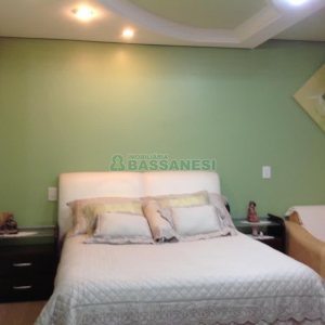 Pavilhão com 400m², no bairro Cruzeiro em Caxias do Sul para Comprar