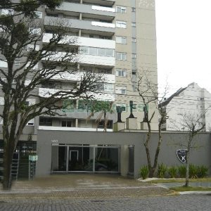 Apto Mobiliado com 174m², 3 dormitórios, 2 vagas, no bairro Lourdes em Caxias do Sul para Comprar