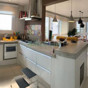 Apto Mobiliado com 174m², 3 dormitórios, 2 vagas, no bairro Lourdes em Caxias do Sul para Comprar