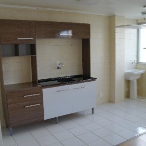 Apartamento com 60m², 2 dormitórios, 1 vaga, no bairro Centro em Caxias do Sul para Alugar