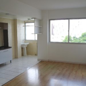 Apartamento com 60m², 2 dormitórios, 1 vaga, no bairro Centro em Caxias do Sul para Alugar