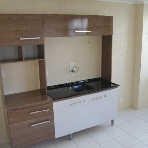 Apartamento com 60m², 2 dormitórios, 1 vaga, no bairro Centro em Caxias do Sul para Alugar